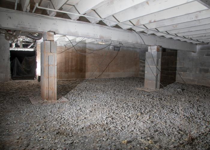 Encapsulating a crawl space
