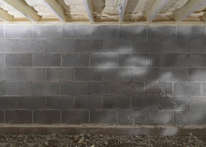 contractor completes crawl space inspection